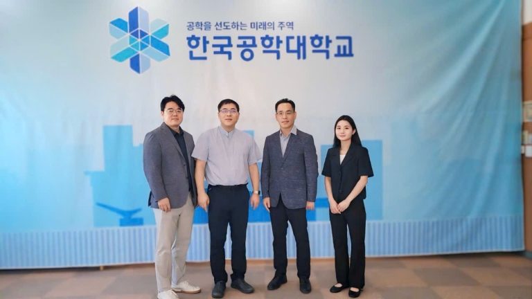 Đại diện C-Korea làm việc trực tiếp tại trường TUK