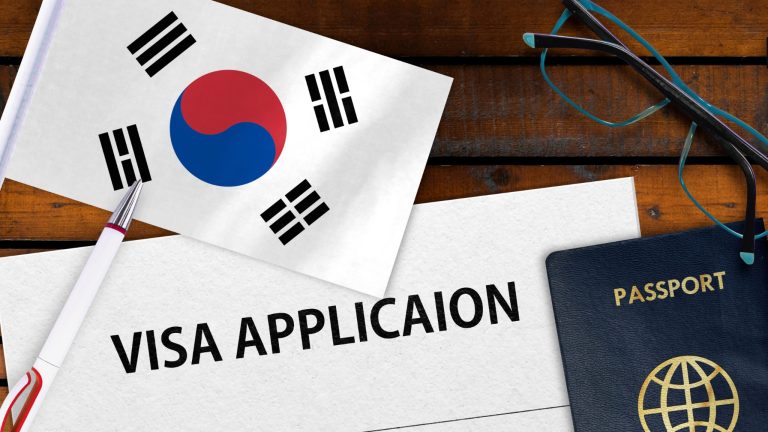 Hình 4: Học sinh du học ngoại ngữ sẽ chuẩn bị hồ sơ xin visa hệ tiếng