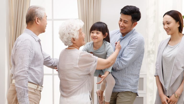 Visa thăm thân tạo điều kiện cho các thành viên sum họp với nhau