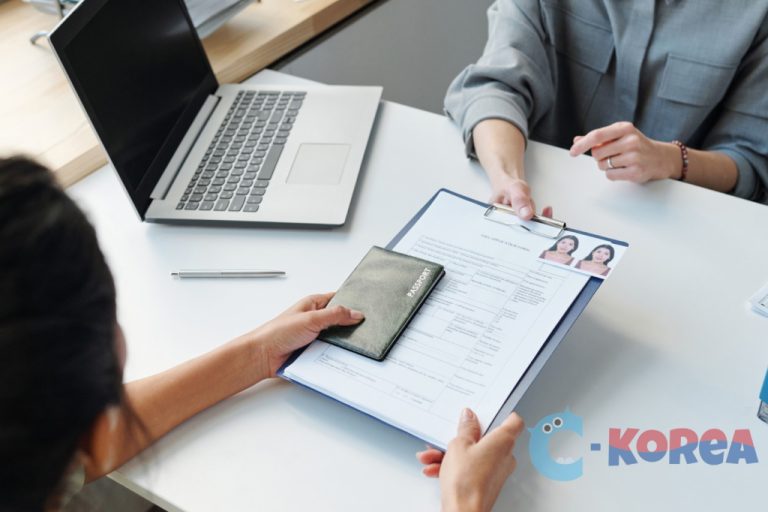 Chuẩn bị hồ sơ kỹ lưỡng giúp bạn dễ dàng cầm trên tay tấm visa du học