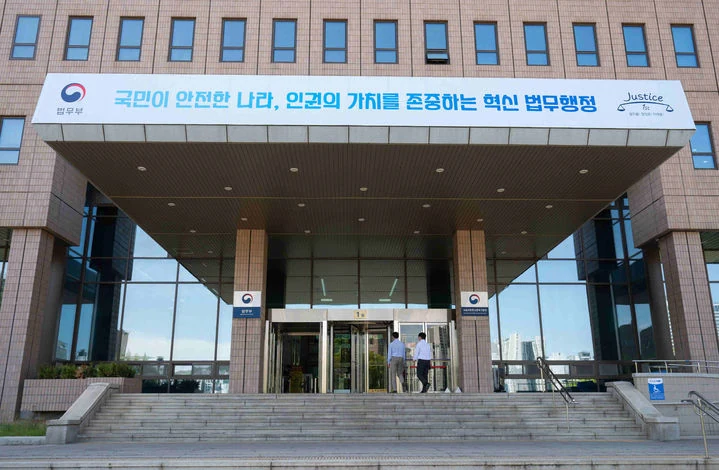 [서울=뉴시스] 조성우 기자 = 법무부는 지방시대위원회와 '외국인 유학생 비자제도 개선 협의회' 제4차 실무위원회를 개최하고, 외국인 유학생 정책과 지역발전 연계 방안을 논의했다고 15일 밝혔다. (사진=법무부 제공) 2026.07.15. photo@newsis.com *재판매 및 DB 금지