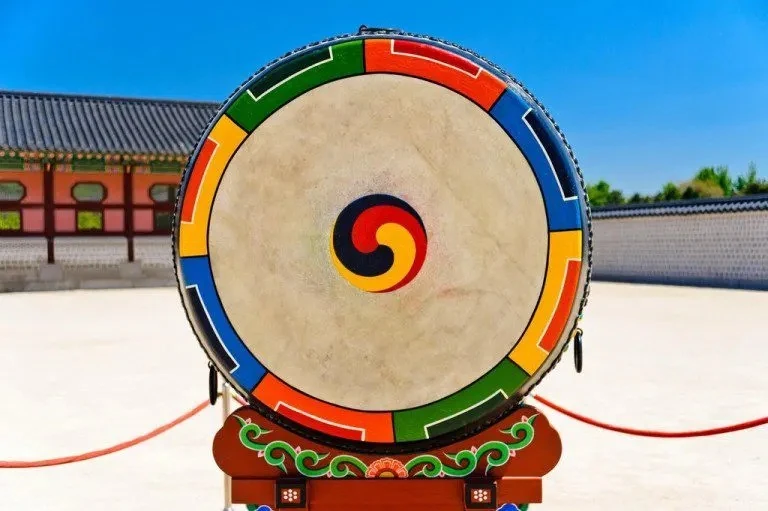 Obangsaek: Triết lý ngũ hành với 5 màu may mắn chứa đựng ý nghĩa hay ho về cuộc sống của người Hàn Quốc, có mặt trong mọi ngõ ngách, nhất là ẩm